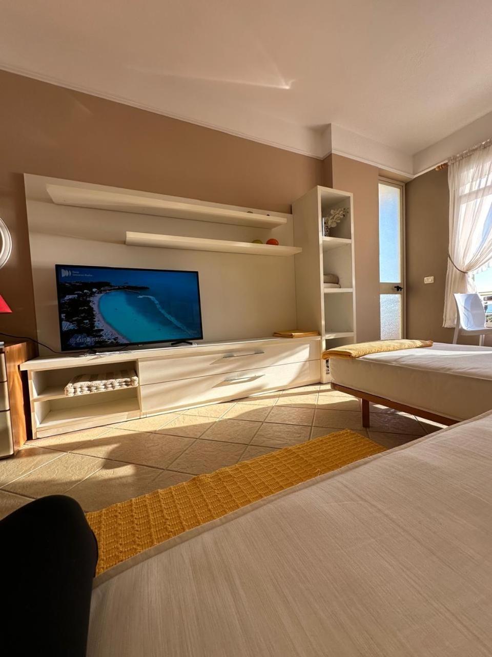Beach View! Seaside Apartment Дуррес Экстерьер фото
