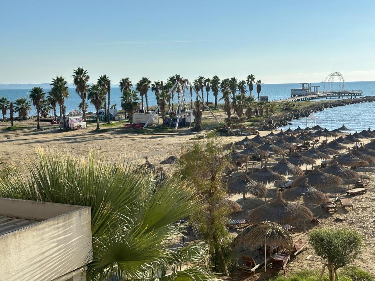 Beach View! Seaside Apartment Дуррес Экстерьер фото