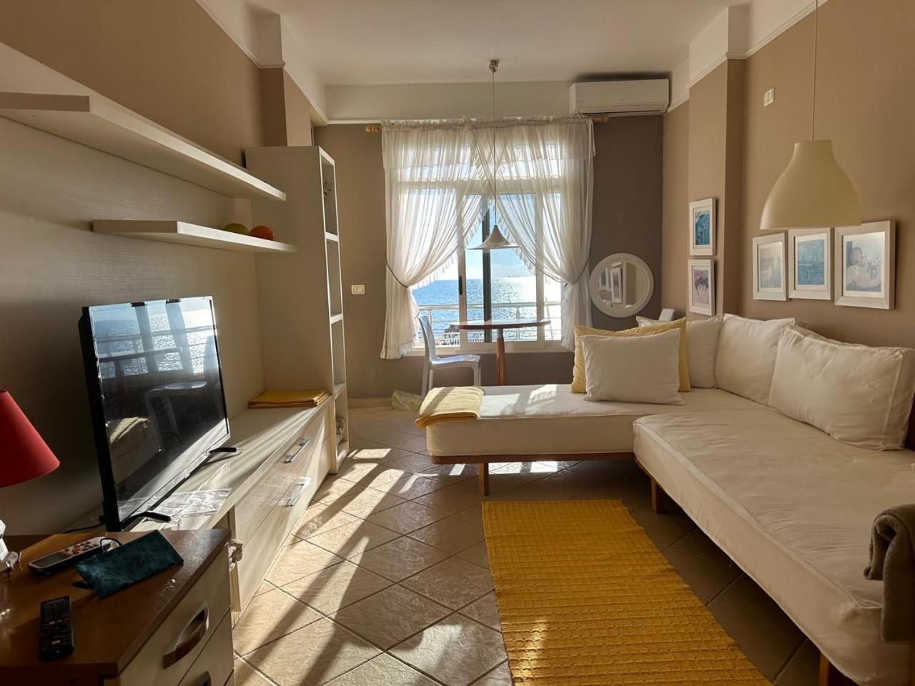 Beach View! Seaside Apartment Дуррес Экстерьер фото