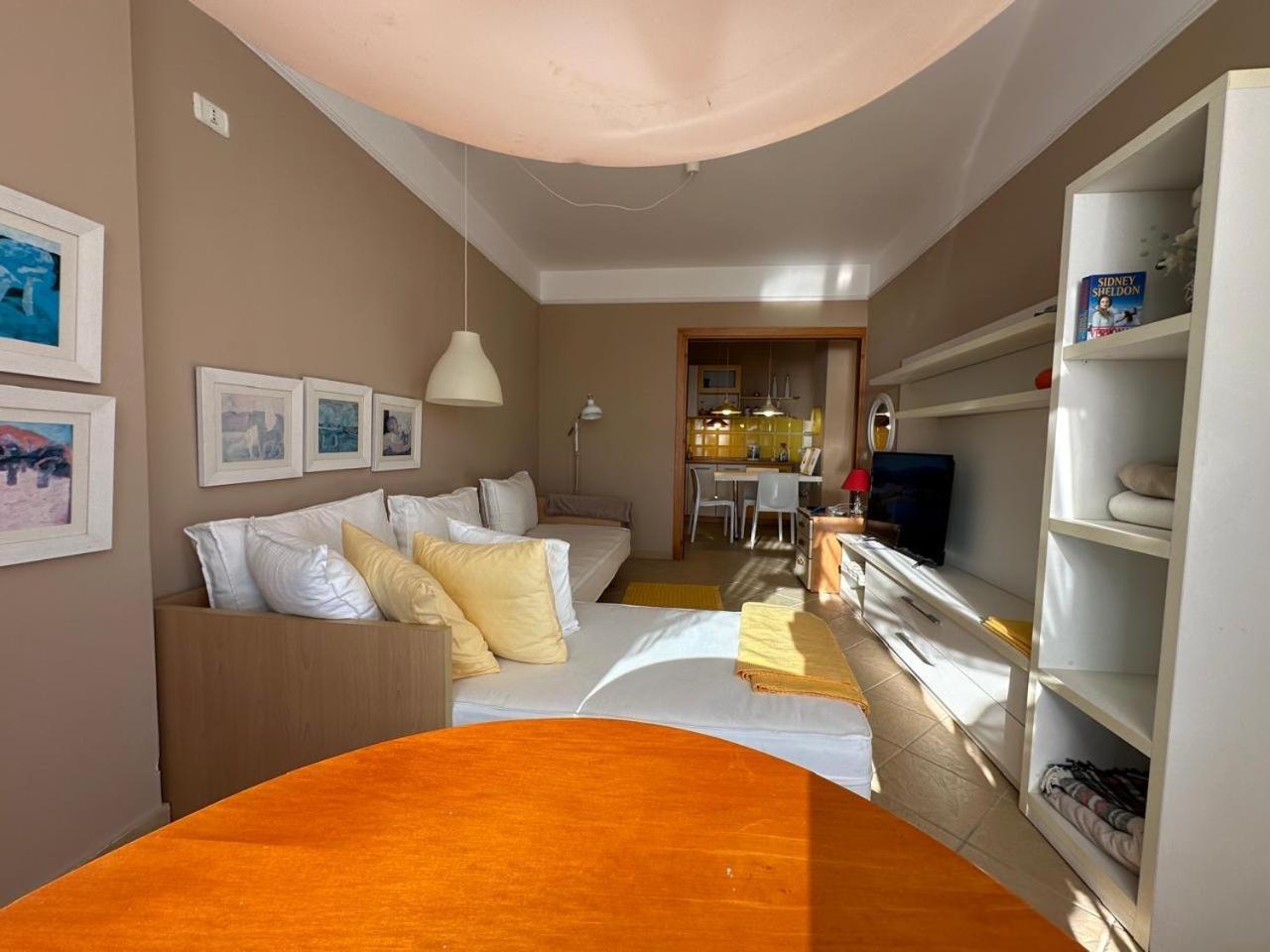 Beach View! Seaside Apartment Дуррес Экстерьер фото